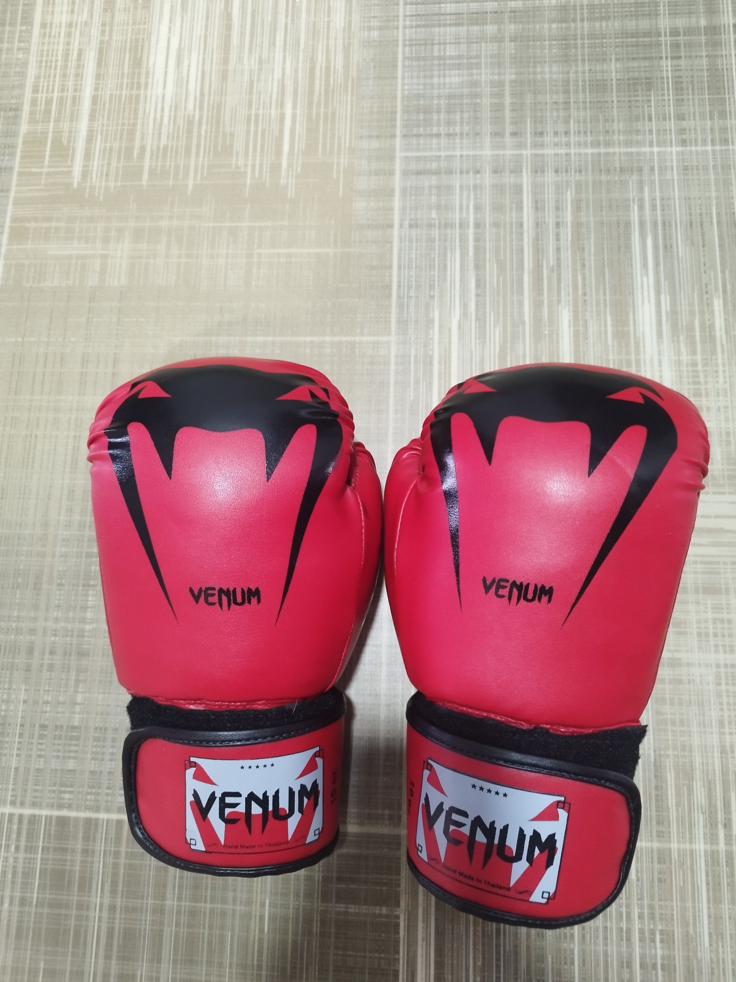 Боксёрские перчатки Venum