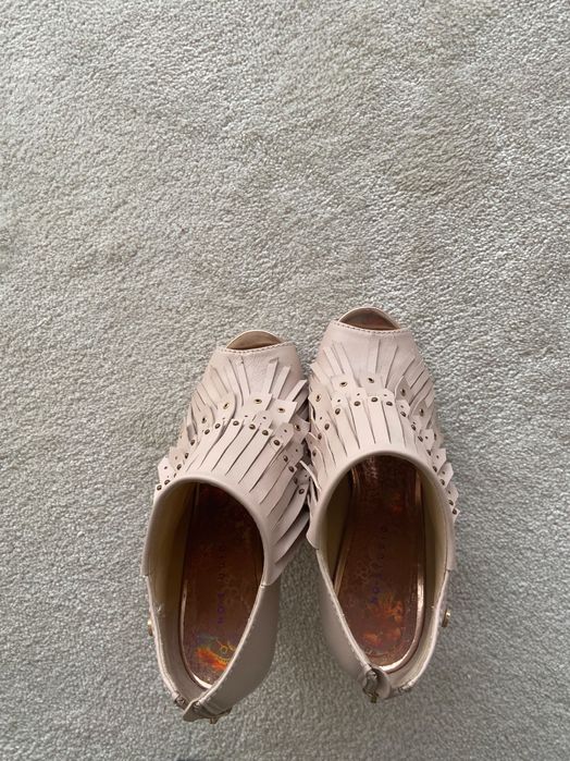 Sapatos marca No Studio rosa