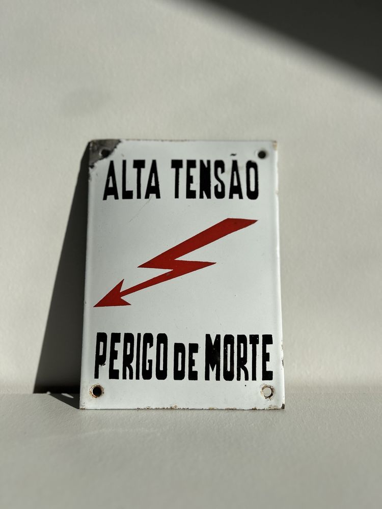 Antiga placa de esmalte