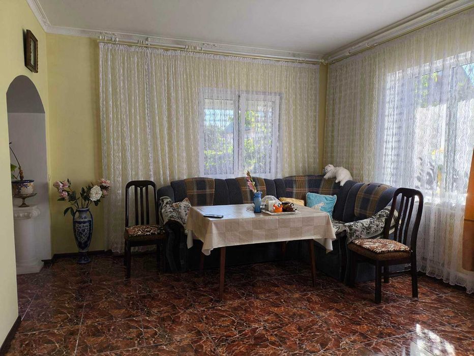 село Дачное, добротный дом 2 эт, 10 сот.  Рядом Нерубайское.