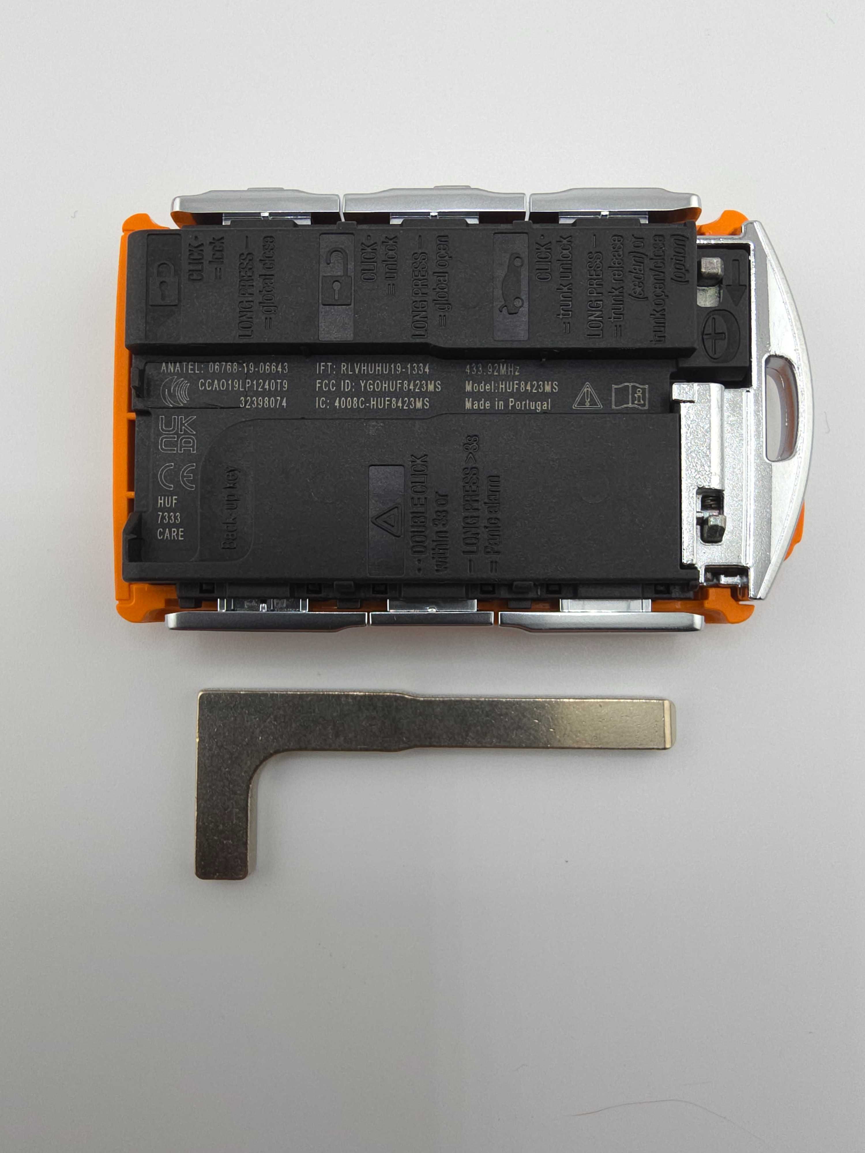 Смарт ключ Volvo YGOHUF8423MS