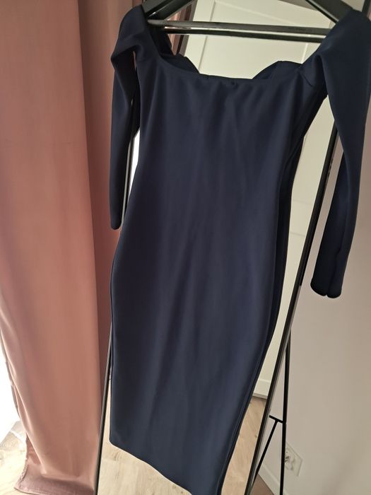 Nowa piękna sukienka na wesele z odkrytymi ramionami Missguided