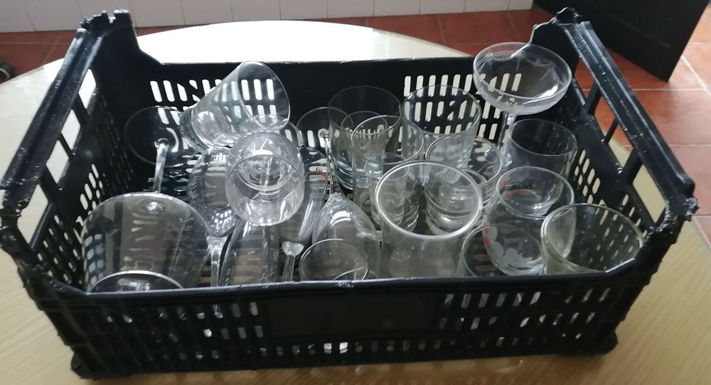 caixote com 21 copos