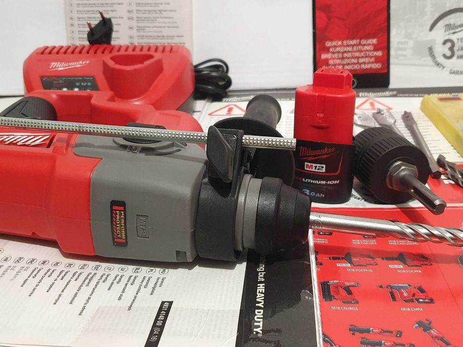 Zestaw narzedzi MILWAUKEE M12 CH wiertarka SDS- aku 12v 3ah wiertła