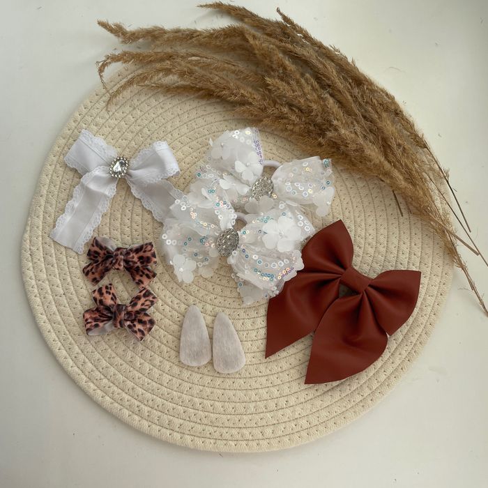 Набір святкових бантиків та аксесуарів для дівчаток