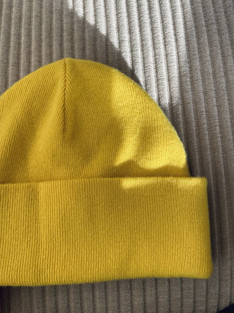 COS Żółta czapka 100% wełna