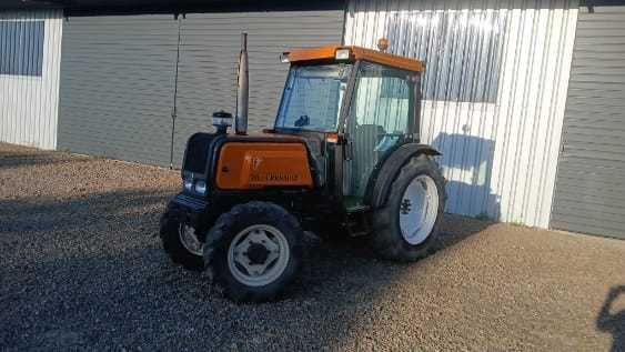 Ciągnik sadowniczy Renault 7014