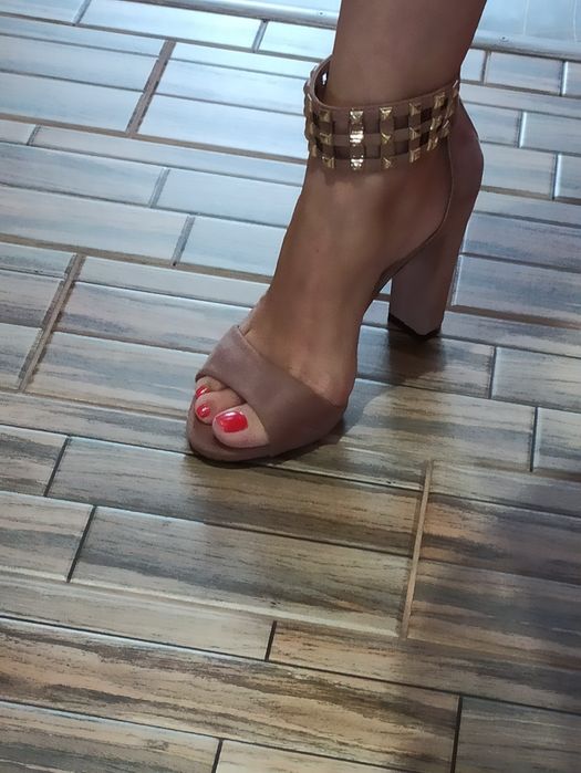 Продам босоножки