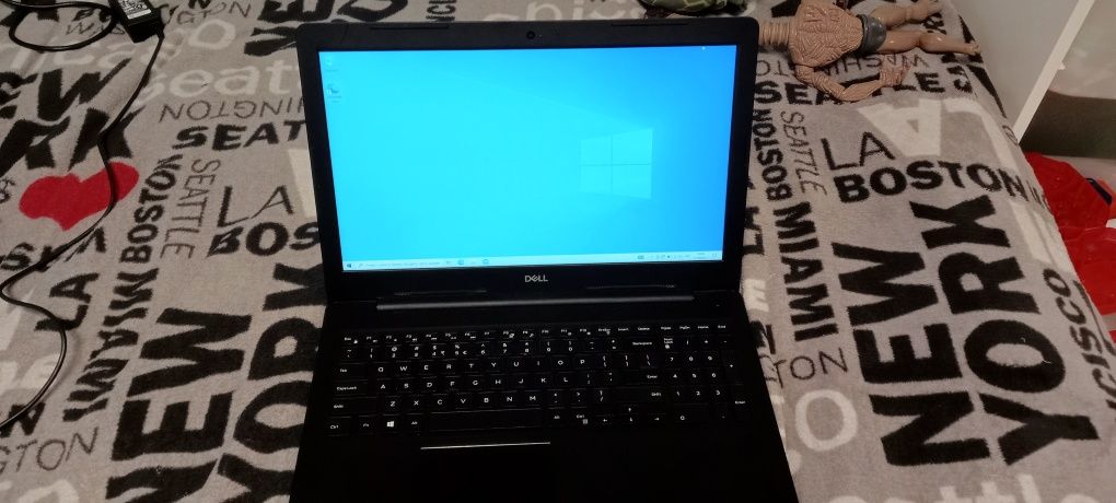 Laptop Dell Inspiron 3583; 15,6 " Intel Core i3 8 GB /