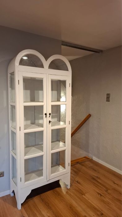 Polka witryna drewni na ksiazki albo kieliszki stan odnowiona