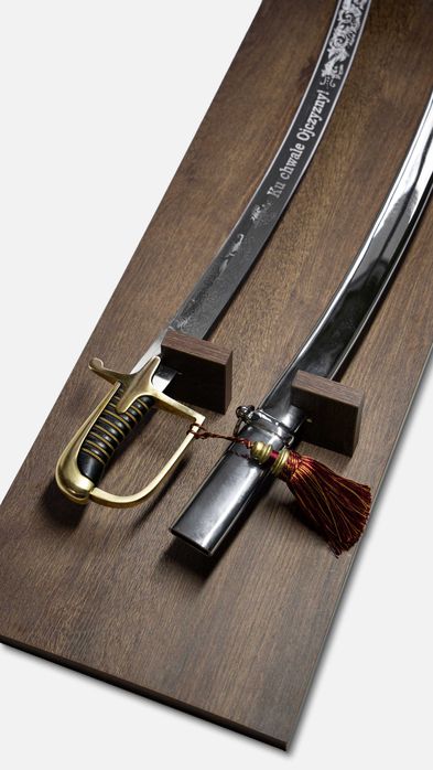 Szabla oficerska wz.1921 z grawerem "KU chwale Ojczyny" na tablo