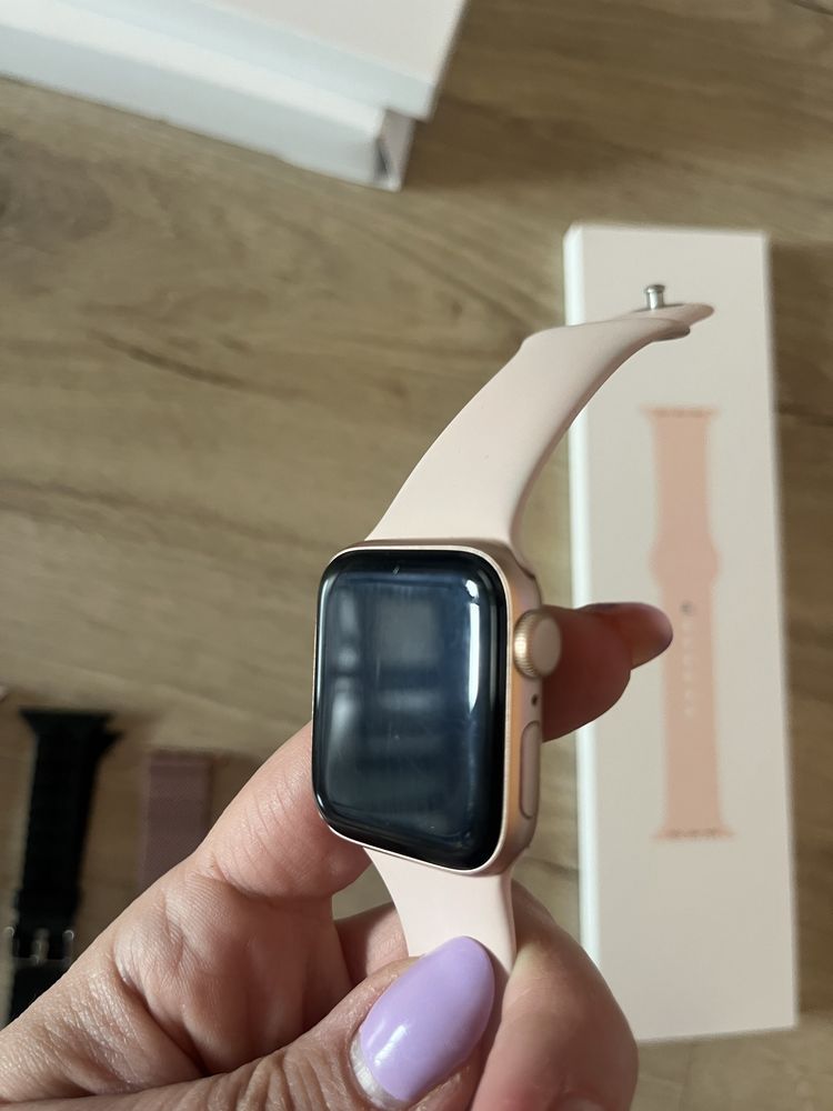 Apple Watch SE 40mm Gold Alu Pink Sand Sport Band GPS
