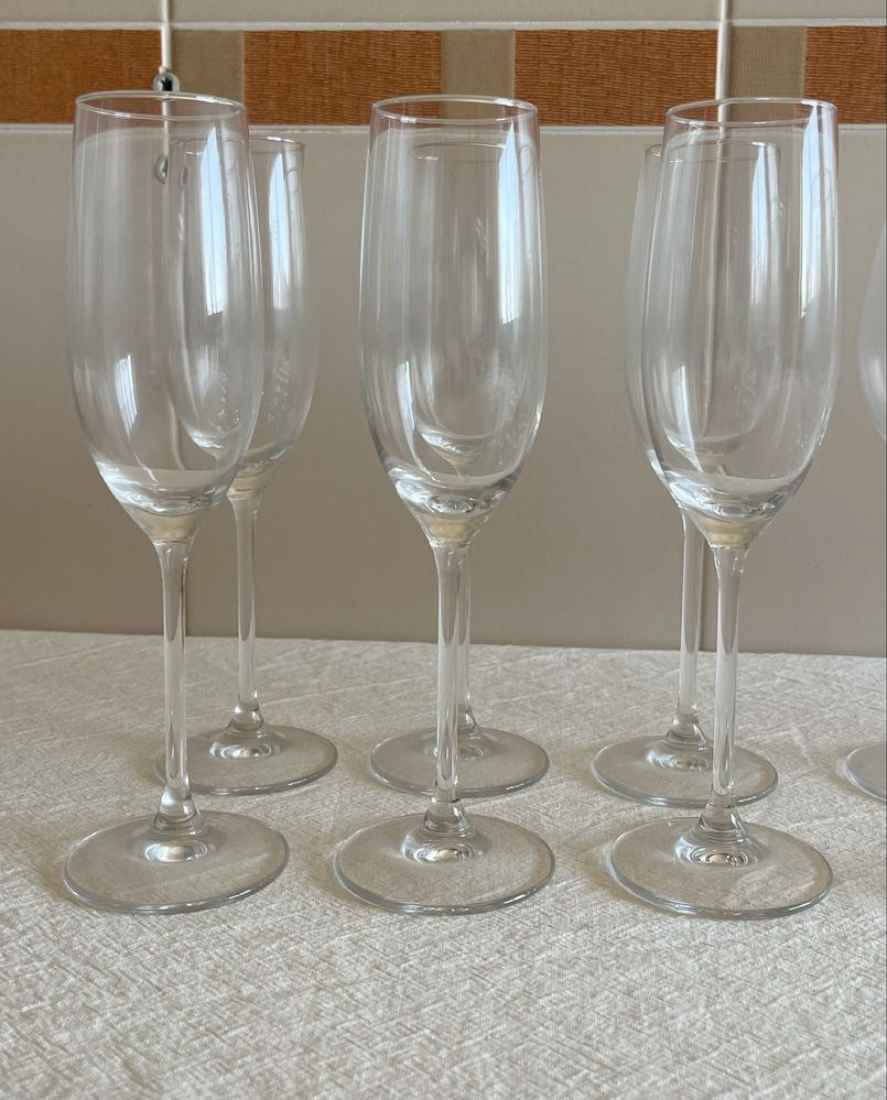 Conjunto de 36 copos com pé NOVOS (vinho, água e champanhe)