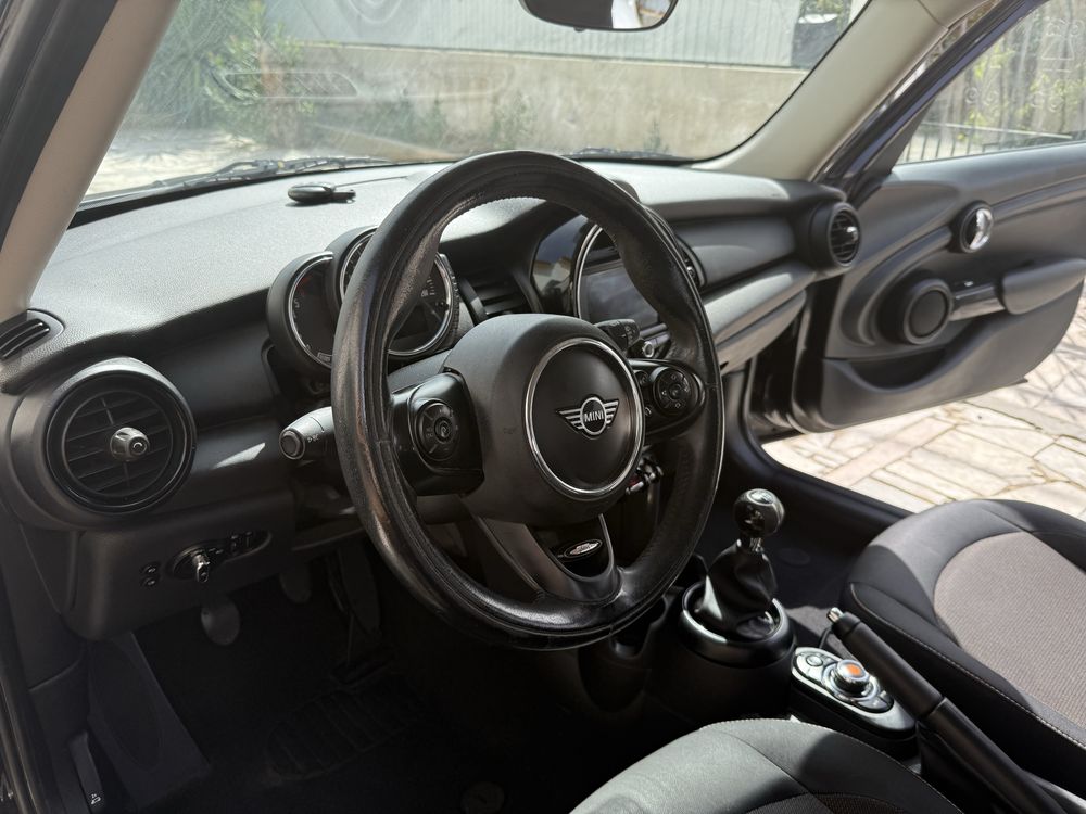 Mini Cooper D Preto