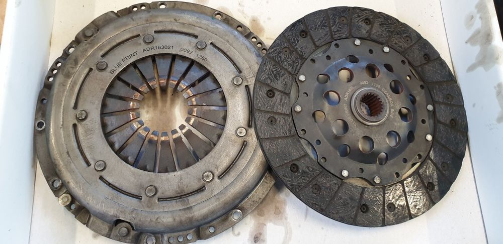 Рено лагуна 2 дешево  колодки ремень грм рулевая колонка корзина