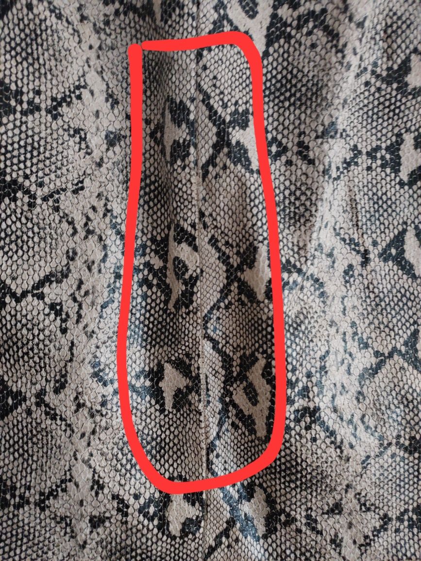 Spódnica Boohoo imitacja skóry węża L/40/12
