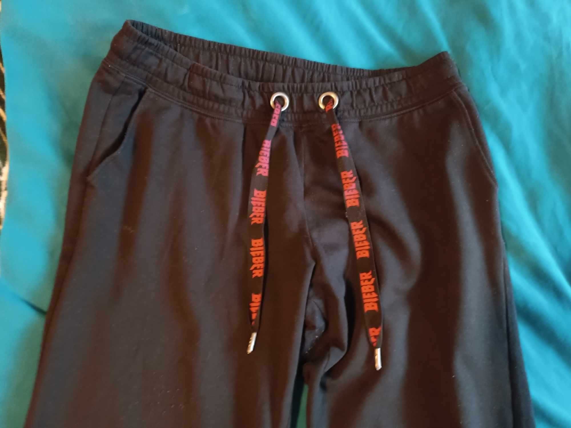 Spodnie dresowe czarne logo "Justin Bieber" regulacja w pasie M/L -H&M