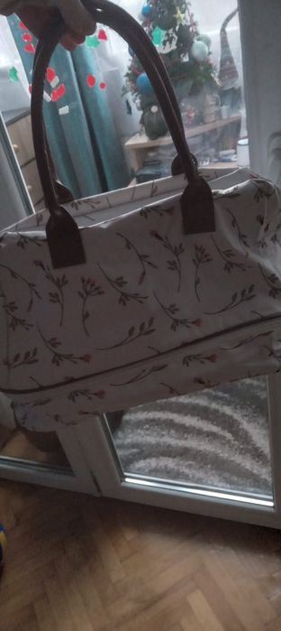 Дорожня сумка невелика