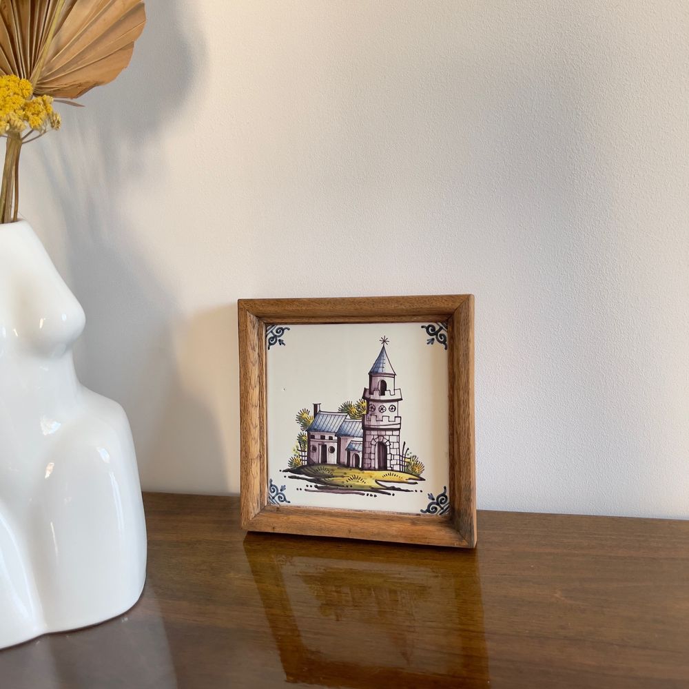 Ceramiczny stary obraz kafelek w drewnianej ramie dekoracja vintage