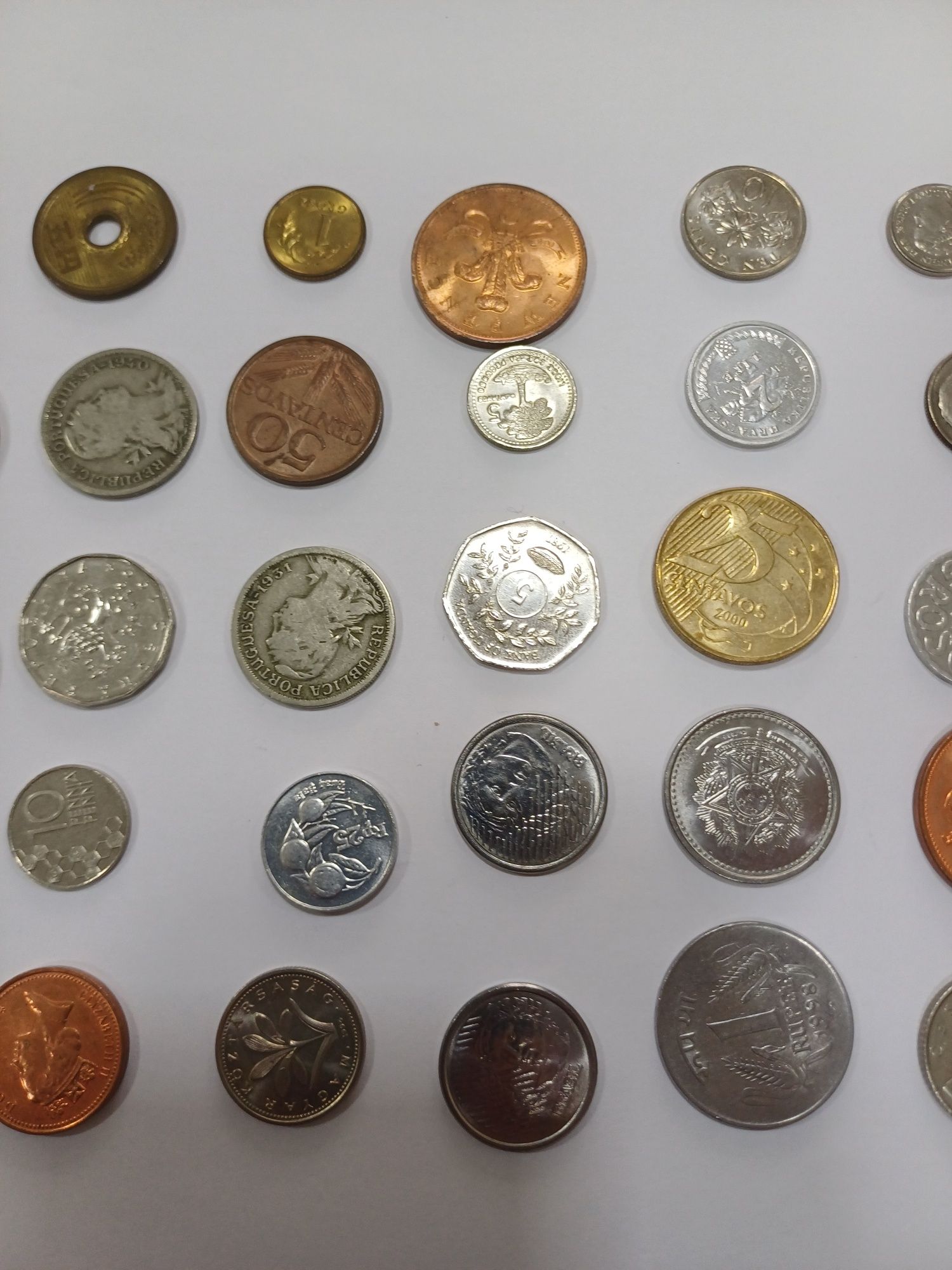 Lote 1 / Conjunto 1 de 30 Moedas Diferentes