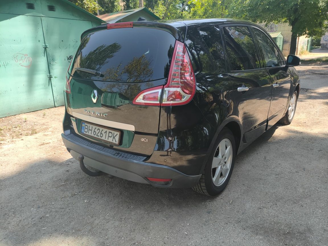 Сценік 3 в гарному стані