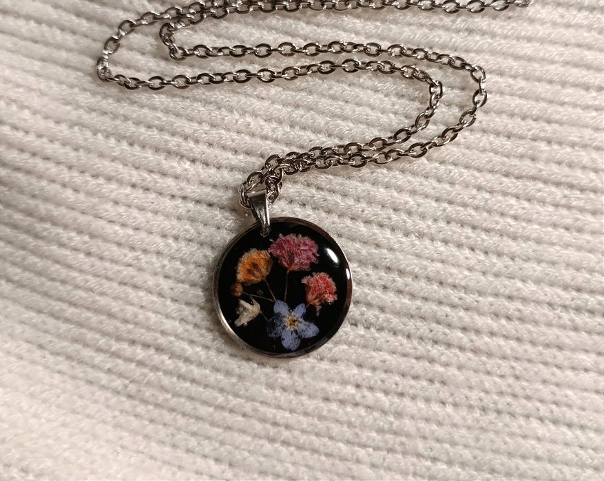 Naszyjnik kółko z kolorowymi kwiatami