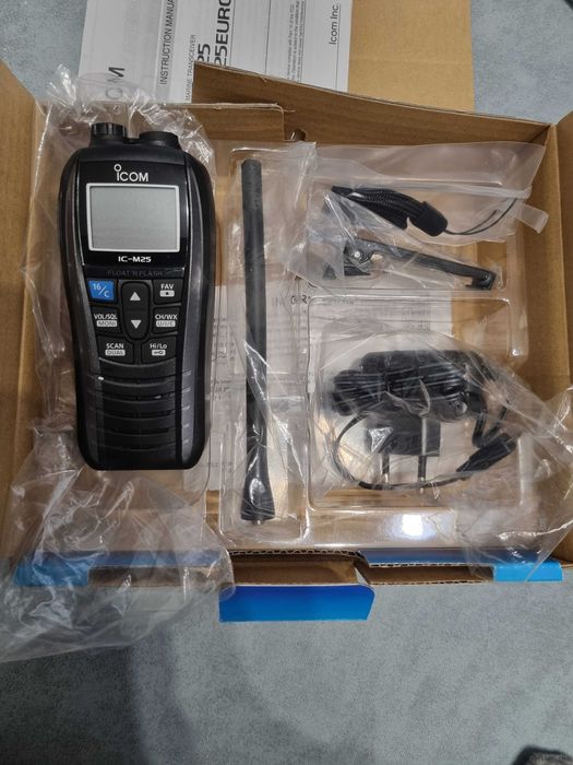 Морська радіостанція ICOM IC-M25 (нова)