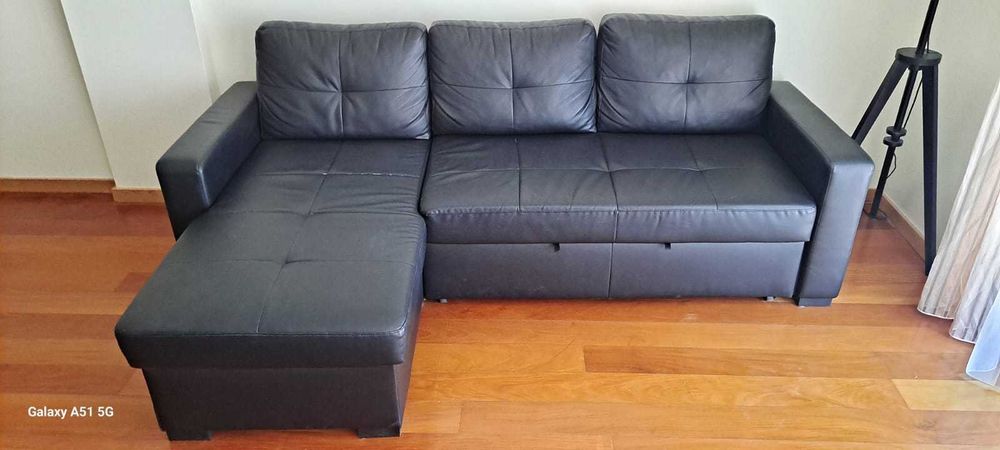 Sofá-cama FRIHETEN (IKEA) em pele com Chaise longue +  candeeiro