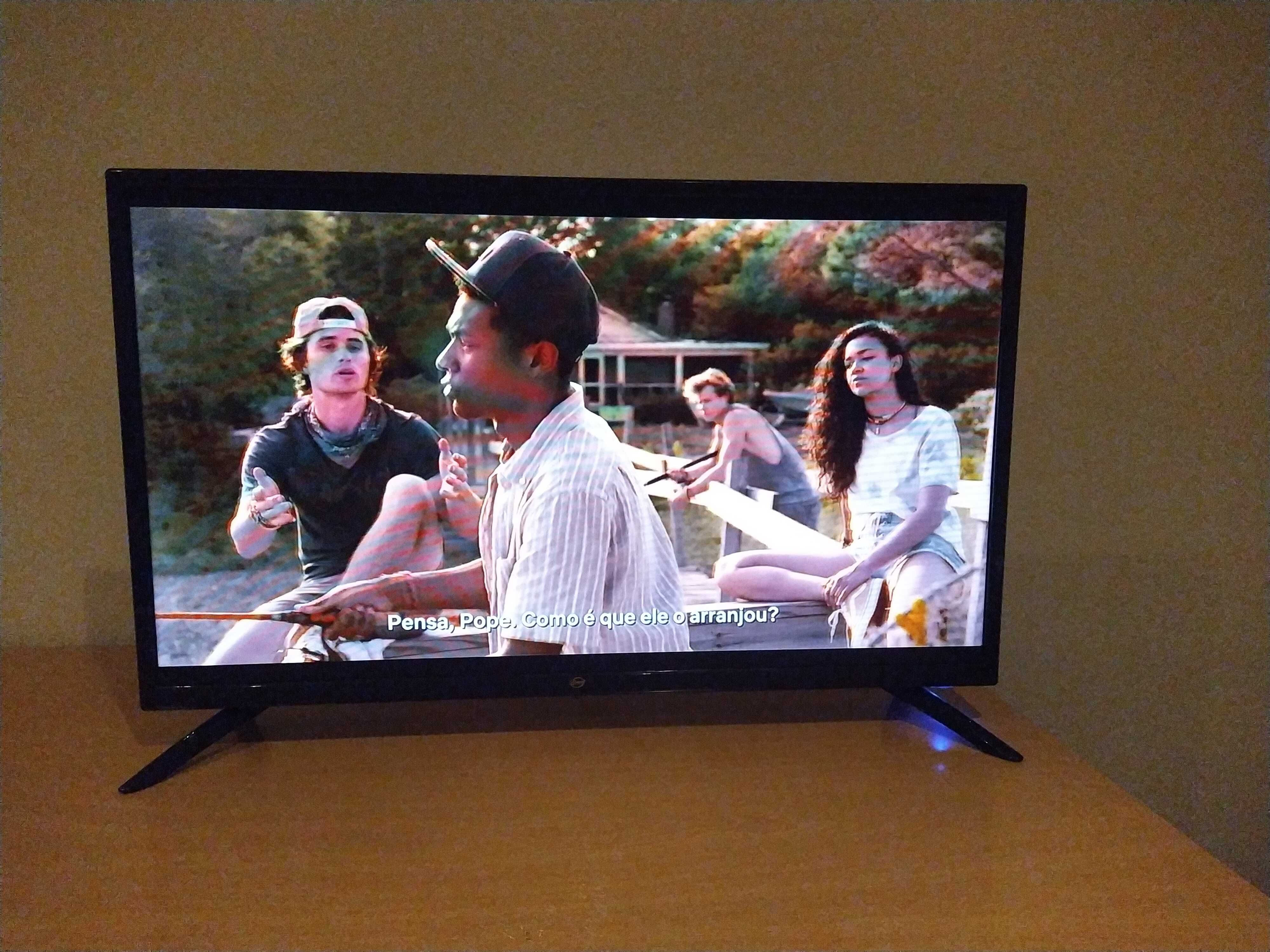 Televisão recente 32" LED, *NAO É SMART*