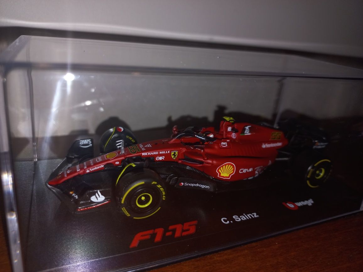 Bburago bolid F1 Ferrari F1-75, C. Sainz, skala 1:43