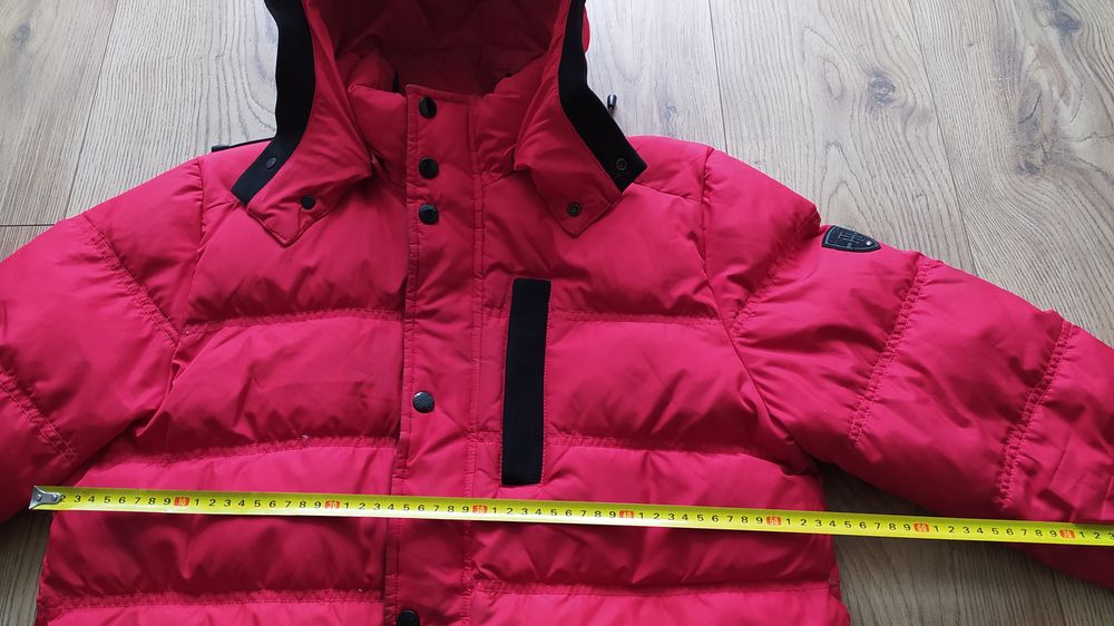 Kurtka Tommy Hilfiger, rozmiar M, czerwona.