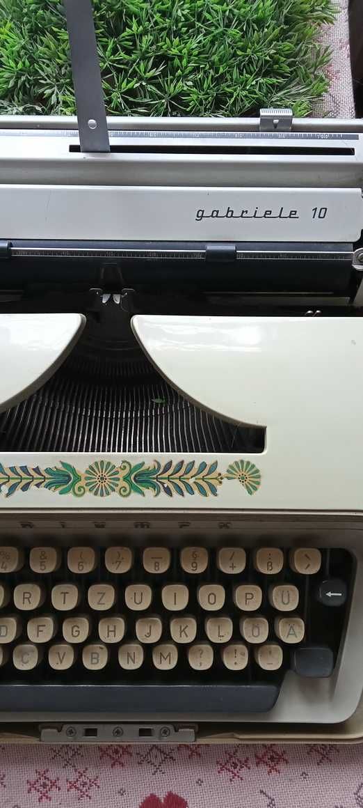 Пишущая машинка раритетная Германия.