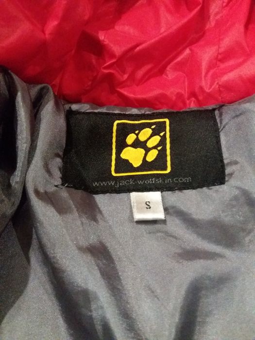 Яркая курточка Jack Wolfskin