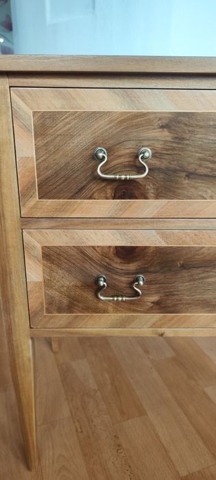 Unikatowa szafka z litego drewna.  Antyczna odrestaurowana.