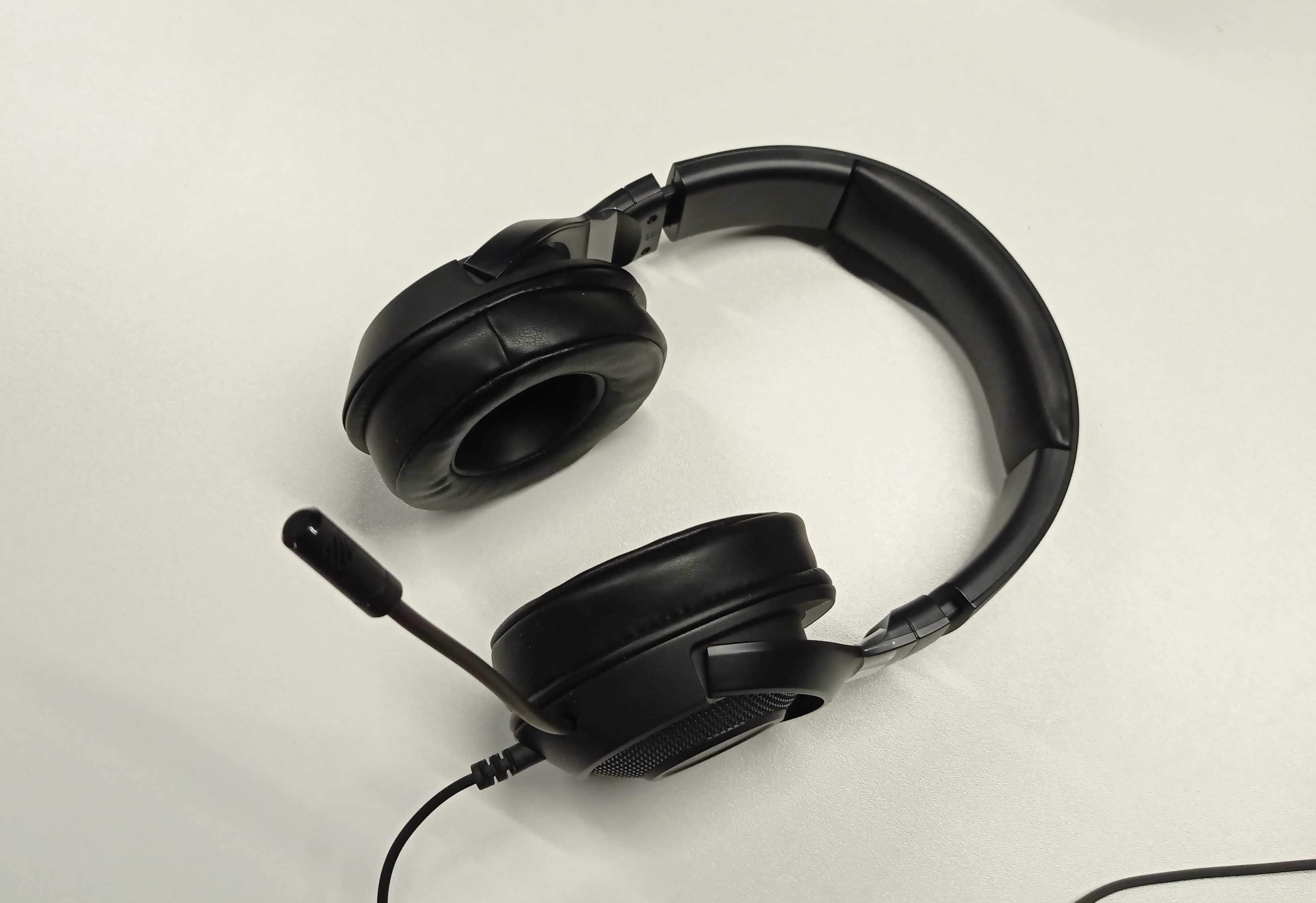 Наушники новые и практичные вакуумные.  3 Razer Kraken headset