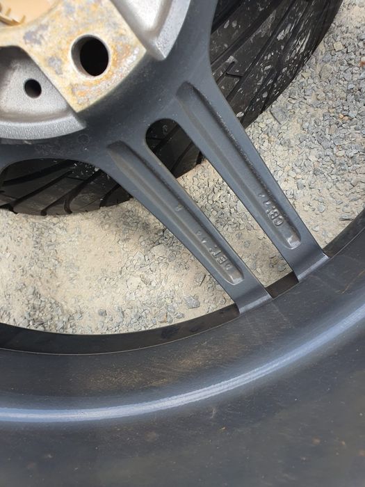 Alufelgi Felgi 19 5x120 BMW 8J i 9J Nowe Opony 1 felga pęknięta OPIS!