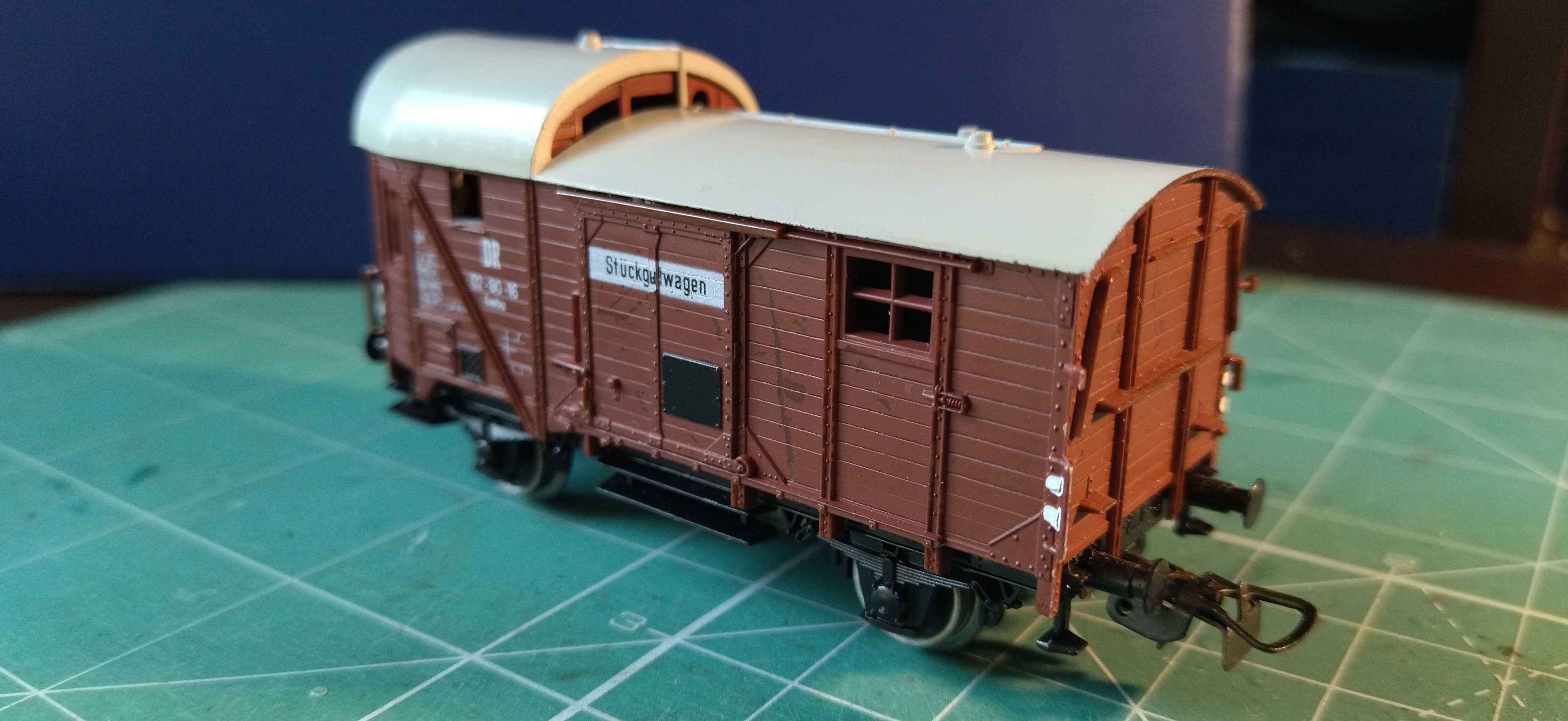 Model wagonu pocztowego, 2 osiowy, skala H0 (1:87) 5/6605/015