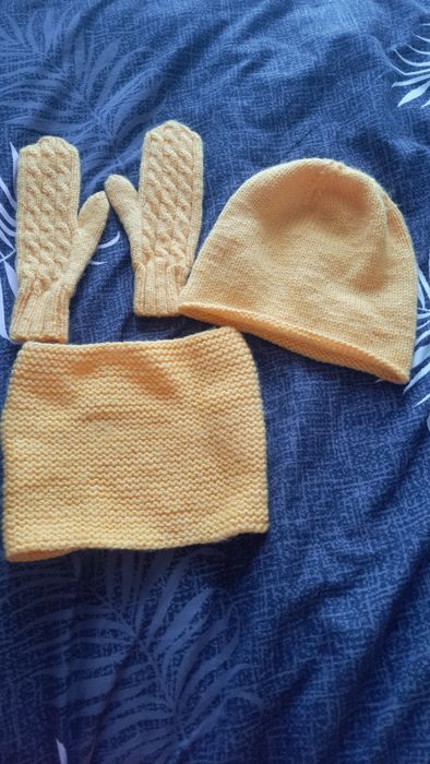 Комплект шапка, хомут, рукавиці, в'язані вироби