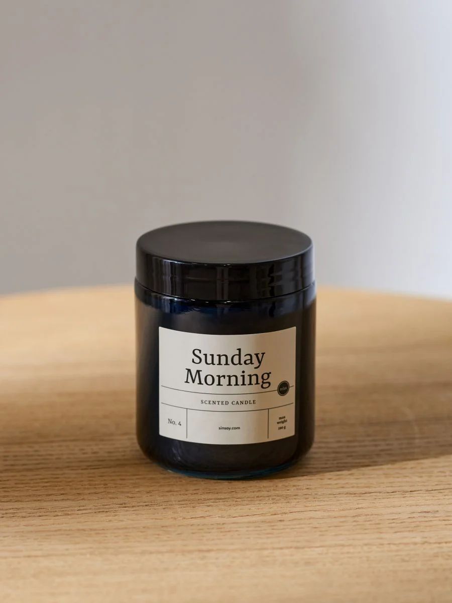 Ароматична скляна свічка Sunday Morning олія кедрового дерева інтер'єр