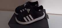 Sandálias Adidas tamanho 26