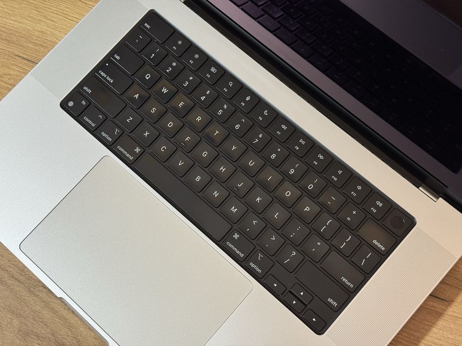 MacBook Pro 16” M1 Pro 2021 32 / 512 ГБ Silver Гарантія 30 днів #93