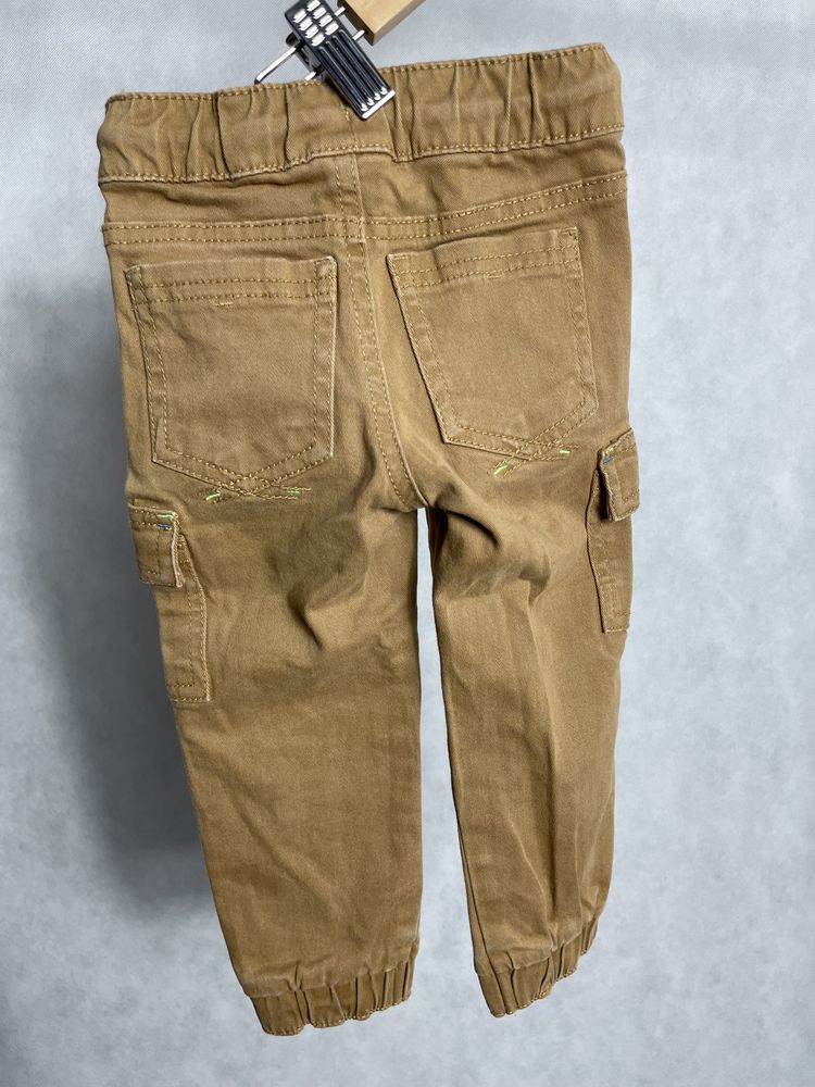 Brązowe spodnie chłopięce cargo rozmiar 92 cm (2 lata)