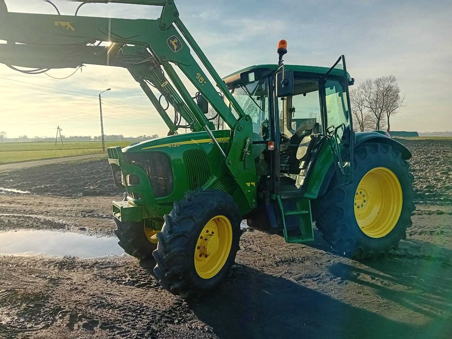 Ciągnik John Deere 6120 z turem
