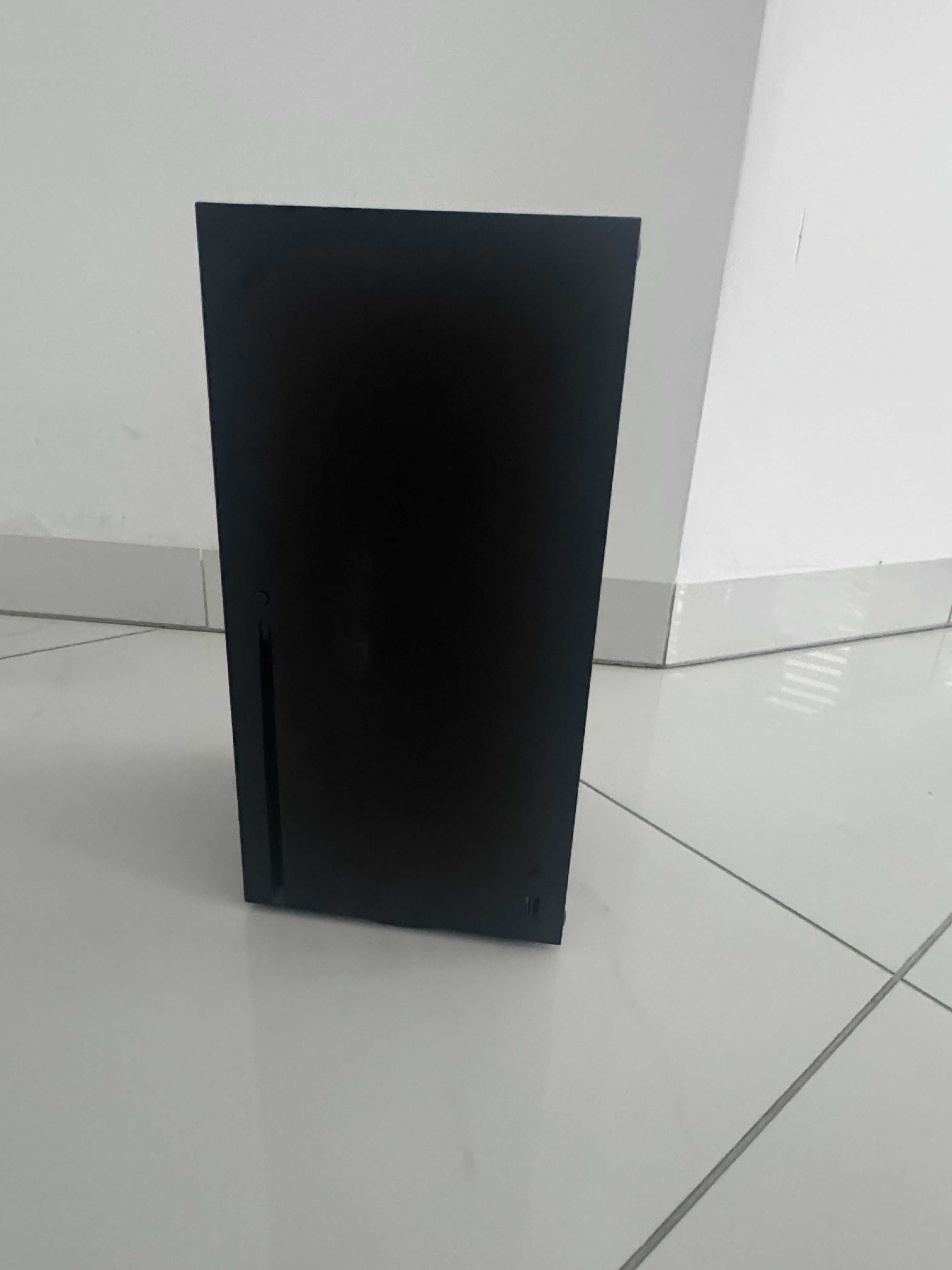 Xbox Series X 1TB + jeden pad + ładowarka do padów  dodatkowy dysk 1TB