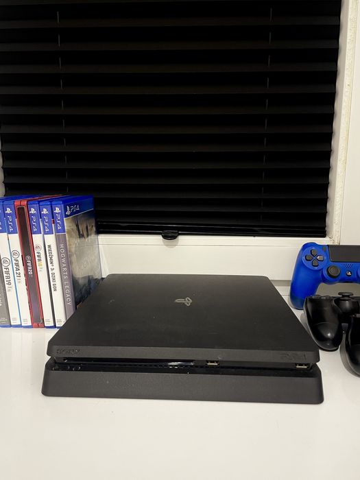Konsola playstation 4 cuh-2216b 3 pady zestaw gier fifa ps4