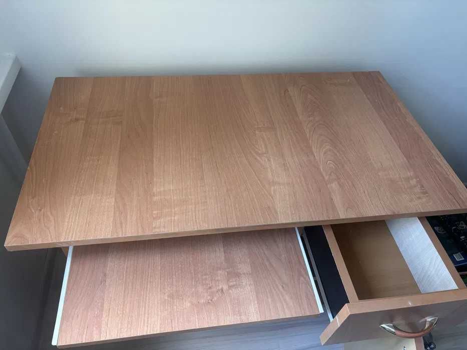 Małe biurko dla ucznia