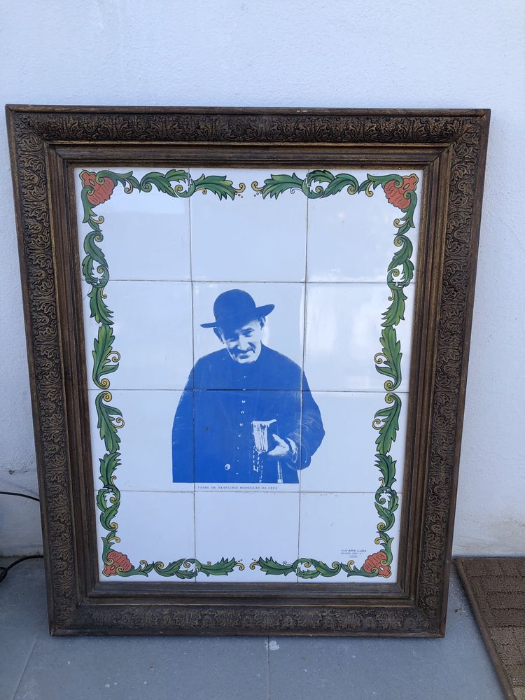 Quadro em azulejo com muldura trabalhada do padre cruz