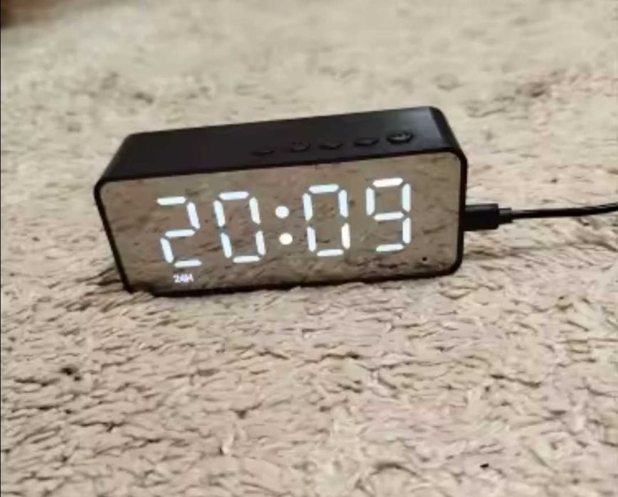 Колонка з годинником блютуз термометр радіо