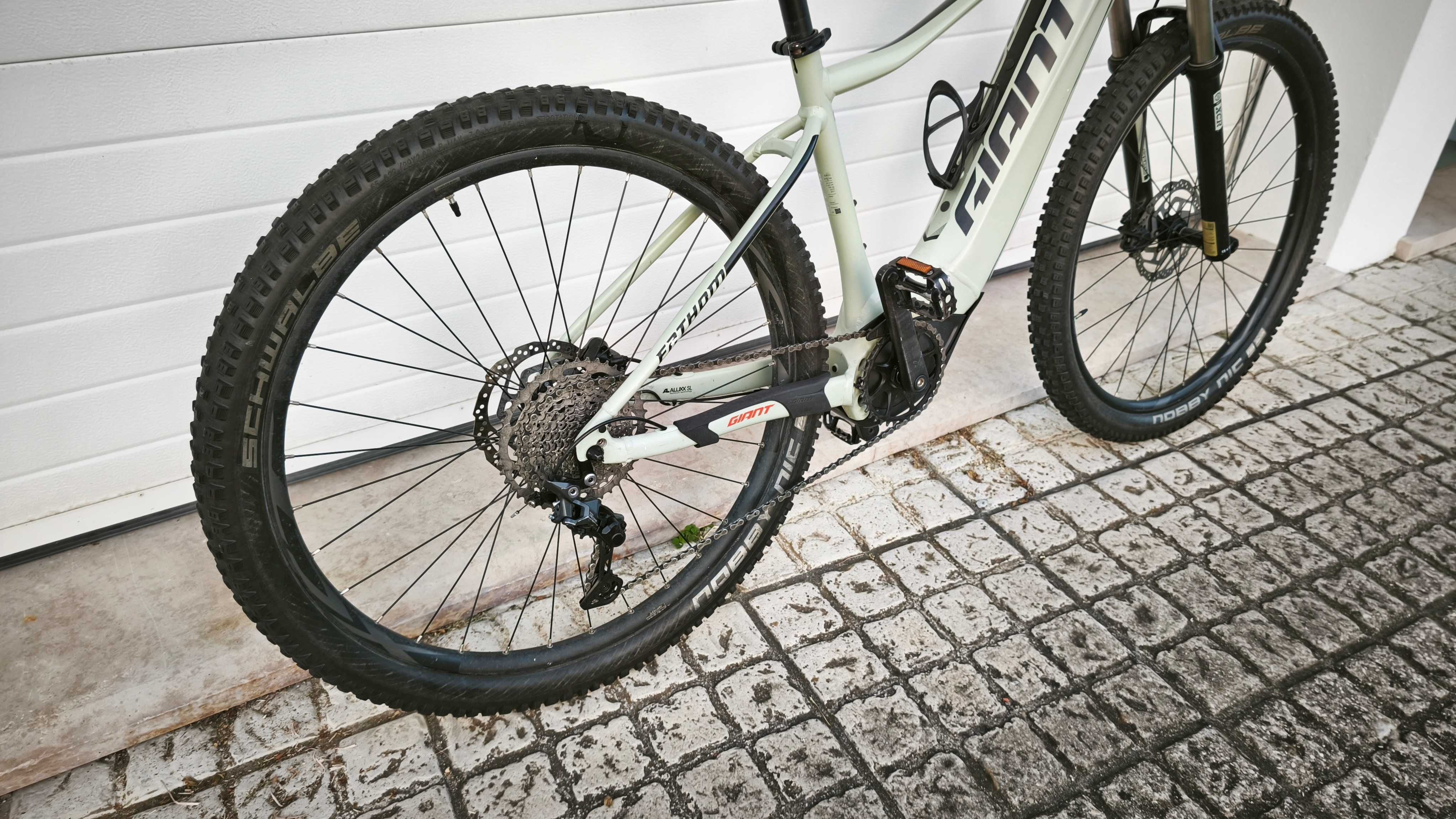 Bicicleta elétrica Giant Fathom E+ 2