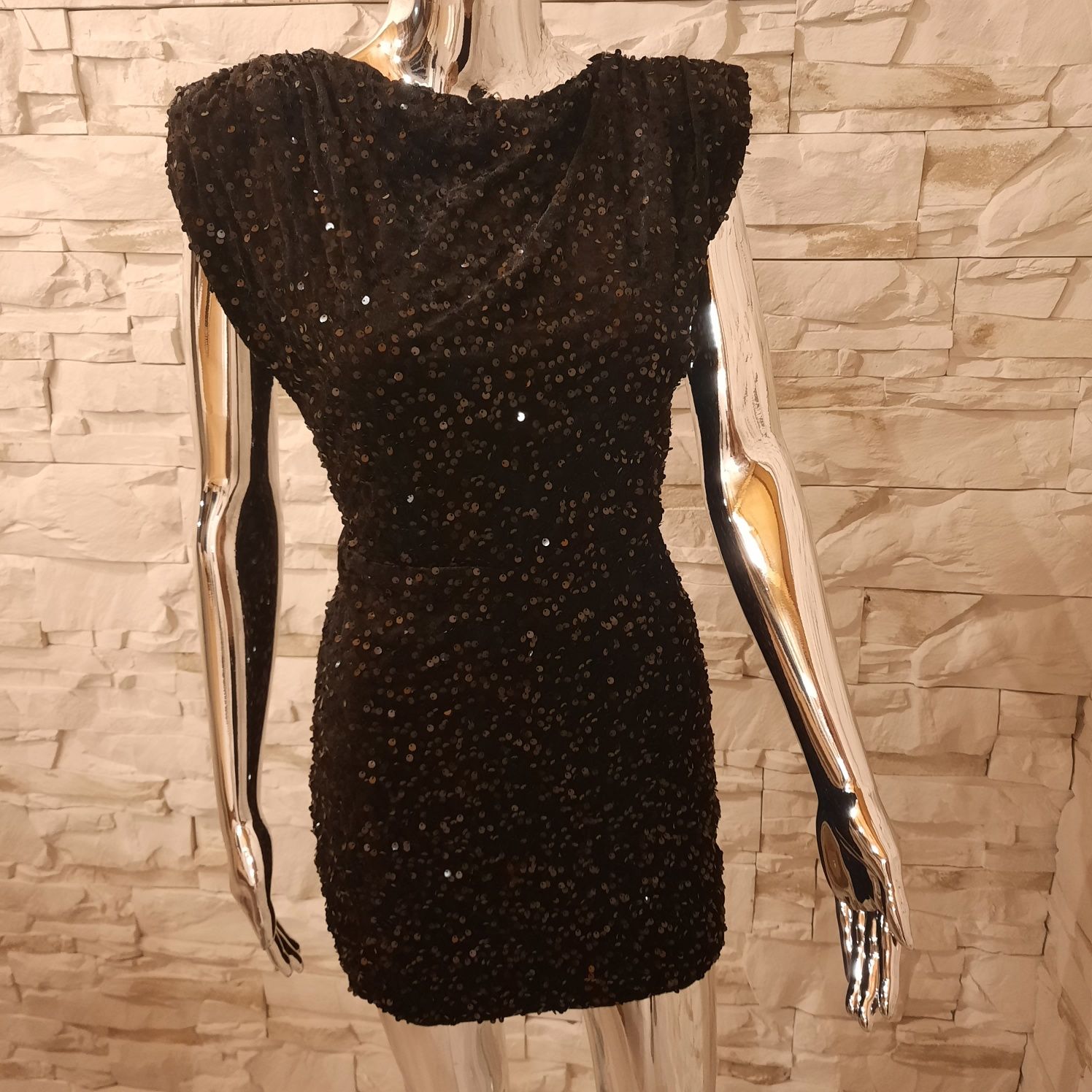 Sukienka mini w czarne cekiny na Sylwester xs/s